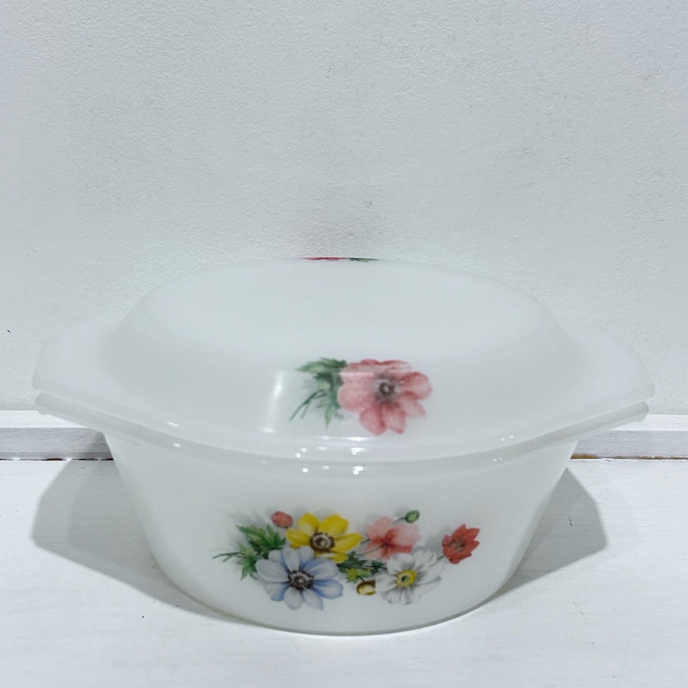 Vintage Arcopal France 'Anemone' Milk Glass‎ Casserole Dish with Lid
